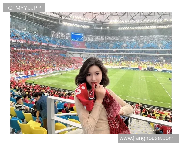 女球迷勇敢表白心仪足球明星感动全场引发热议与祝福